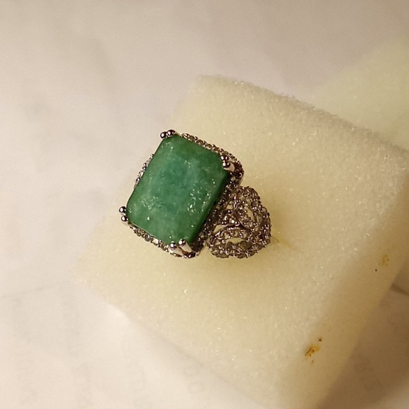 Emerald Ring - Picture 1 of 3